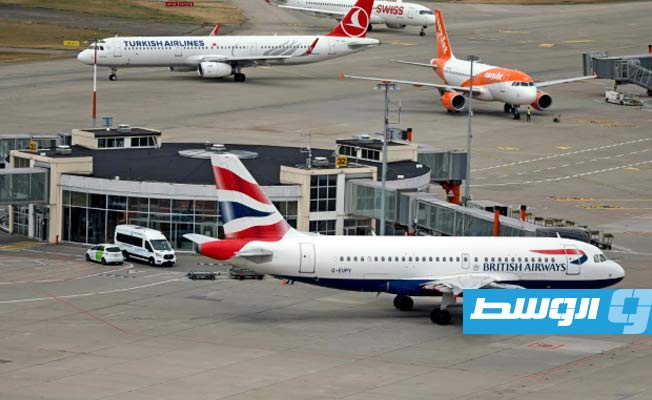 المطارات البريطانية تخفف القيود على نقل السوائل بحلول 2024