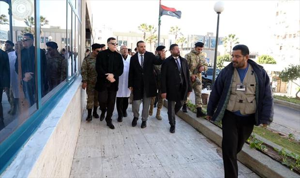 السراج يتفقد 4 مستشفيات في طرابلس ويفتتح أقساما طبية ويوجه بتوفير النواقص
