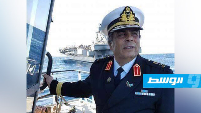 آمر قاعدة طبرق البحرية يؤكد احتجاز جرافة صيد و10 بحارة مصريين قبالة درنة