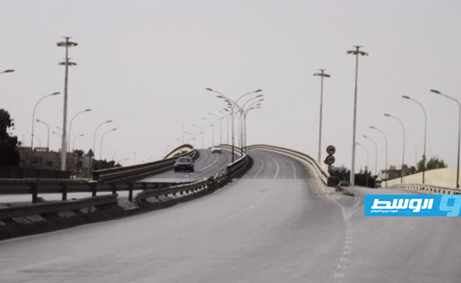 إغلاق الطريق الممتد من جسر طرابلس حتى جامعة بنغازي من الثامنة مساء