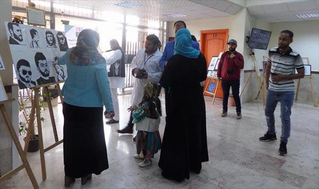 أطباء يشاركون بمعرض للمواهب التشكيلية و اليدوية في بنغازي