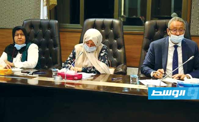 أعضاء للجنة الصحة بمجلس النواب خلال اجتماع مع وزير الاقتصاد محمد الحويج ولجنة تسعير الخدمات الصحية، 11 أغسطس 2021. (الناطق باسم المجلس)