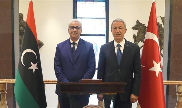 باشاغا يبحث مع وزير الدفاع التركي التعاون العسكري