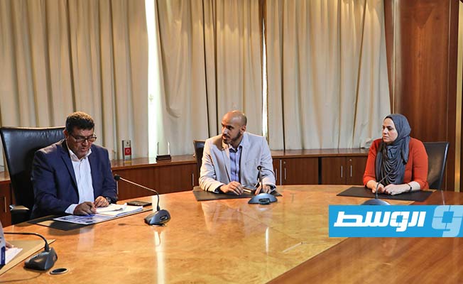 مسؤولون في وزارة الاقتصاد بحكومة الدبيبة يتابعون التحضيرات الخاصة بملتقى مصراتة للمناطق الحرة. (الوزارة)