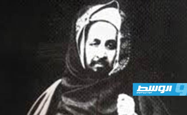 المجاهد احمد الشريف بعدما تنازل للملك ادريس السنوسي