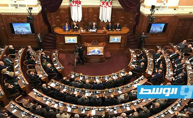البرلمان الجزائري يصادق على ميزانية تفتح الباب لرفع الدعم عن المواد الاستهلاكية