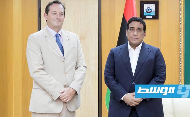 المنفي يشيد بجهود سفير المملكة المتحدة في تنمية العلاقات الليبية - البريطانية
