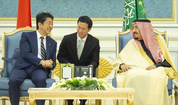 ملك السعودية وآبي يجريان مباحثات ثنائية حول «قضايا إقليمية ودولية»