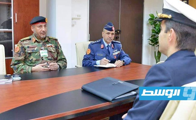 اجتماع الحداد مع الملحق العسكري الإيطالي. (إدارة الشؤون المعنوية للجيش الليبي)