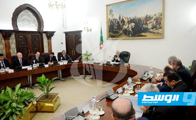 الحكومة الجزائرية تقدم خطة لإنعاش الاقتصاد