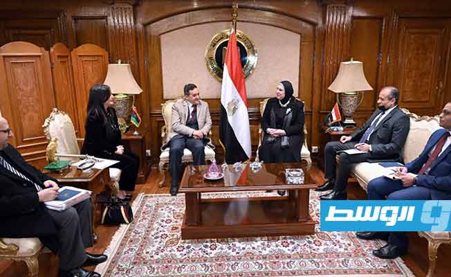 وزير الدولة للشؤون الاقتصادية سلامة الغويل يلتقي وزيرة التجارة والصناعة المصرية نيفين جامع (الإنترنت)