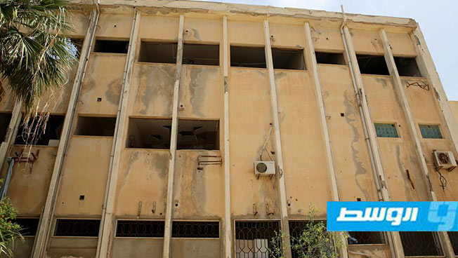إزالة المباني الآيلة للسقوط بأقدم مستشفيات بنغازي تمهيدًا لصيانتها
