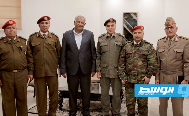حسين إعطية القطراني يبحث مع أعضاء لجنة (5+5) العسكرية الممثلة للقيادة العامة, 24 أبريل 2021. (حكومة الوحدة الوطنية)