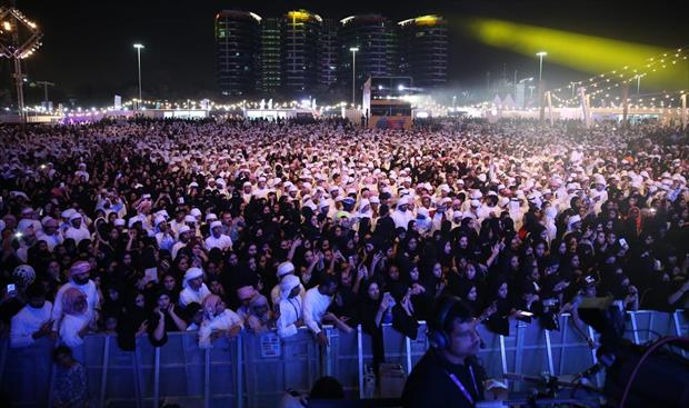 بالصور: 25 ألفًا في حفل الفنان الإماراتي عيضة المنهالي