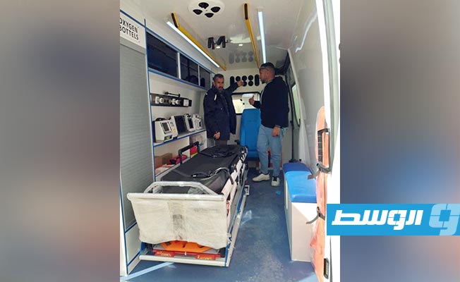 جانب من تسليم برنامج الأمم المتحدة الإنمائي سيارة إسعاف مجهزة لجهاز الإسعاف طوارئ أجدابيا (الإنترنت)