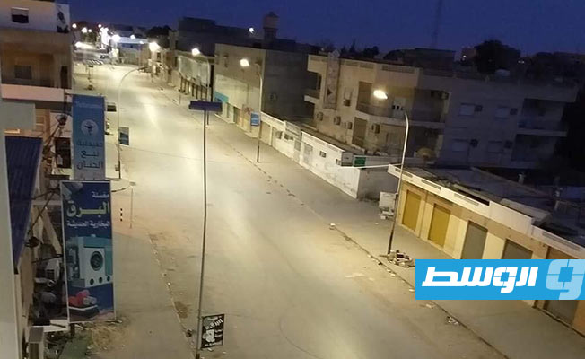 بالصور: شوارع بنغازي خالية من المواطنين في أولى ليالي تطبيق حظر التجول