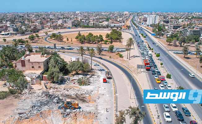 استمرار إزالة البناء بمسار طريق 20 رمضان في طرابلس