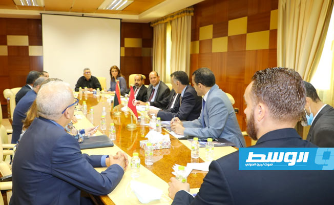 تنمية المناطق الحدودية في مناقشات وزير التجارة مع نظيره التونسي