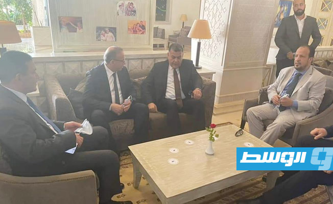 وزراء الداخلية والصحة في ليبيا وتونس يناقشون ترتيبات إعادة فتح الحدود وتخفيف قيود السفر بين البلدين