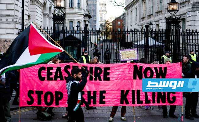 الآلاف يشاركون في مسيرة بلندن للمطالبة بوقف دائم لإطلاق النار في غزة