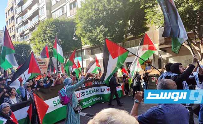 حملوا الأعلام الفلسطينية.. مسيرة تضامنية مع غزة في فالنسيا الإسبانية