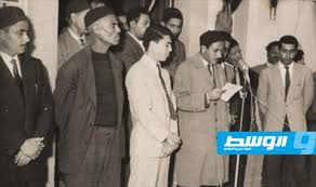 في الصورة من اليسار عثمان العمامي ويليه احد رجال النقابة ثم عثمان العالم وفي اقصى اليمين رمضان بوخيط