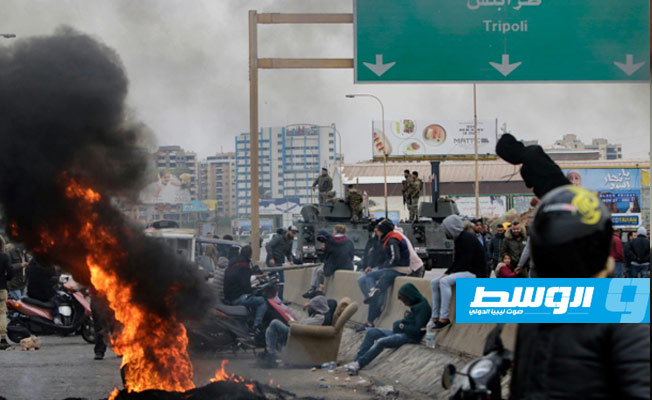 الجيش اللبناني يفتح طرقا بالقوة بعد هجوم لأنصار «حزب الله» على المتظاهرين