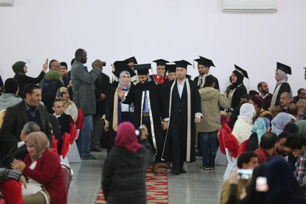 جامعة طبرق تحتفل بتخريج الدفعة الثانية من كلية الطب البشري