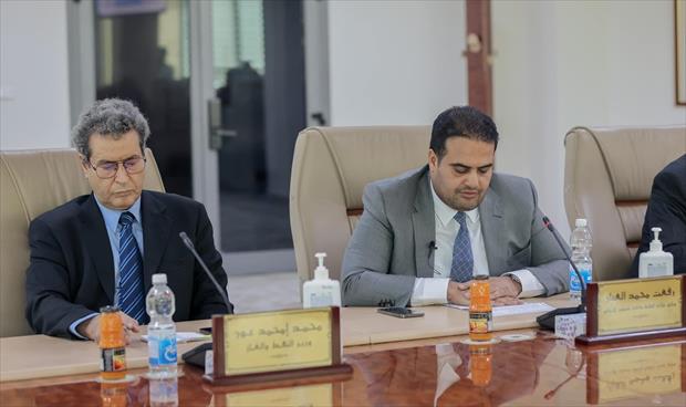 من اجتماع رئيس حكومة الوحدة الوطنية الموقتة عبدالحميد الدبيبة مع المسؤولين عن قطاع النفط والغاز، في العاصمة طرابلس 37 مايو 2021. (المكتب الإعلامي للحكومة)