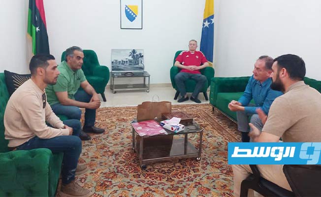 لقطات من الاجتماع بين سفير البوسنة ونائب رئيس الاتحاد الليبي لكرة القدم، 14 مايو 2023. (الإنترنت)