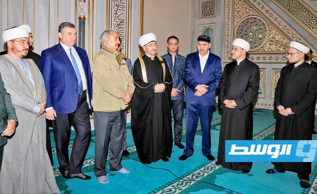 حفتر يزور «مسجد موسكو الجامع» بناء على دعوة رئيس مجلس الإفتاء الروسي
