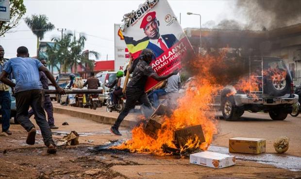 7 قتلى خلال احتجاجات على اعتقال مرشح رئاسي في أوغندا