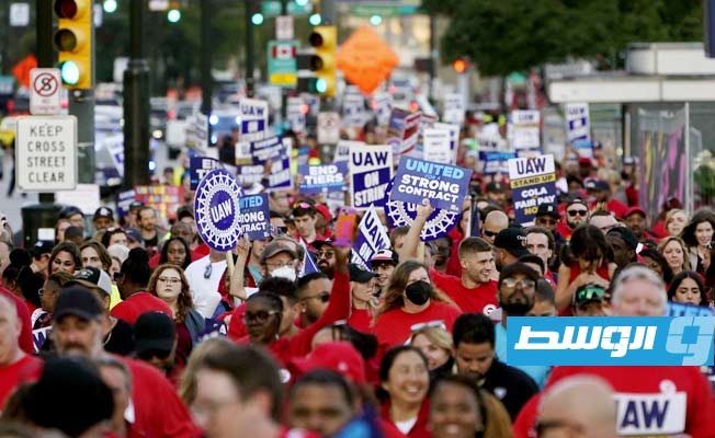 مواجهة بين العمال وعمالقة صناعة السيارات الأميركية في ثاني أيام الإضراب