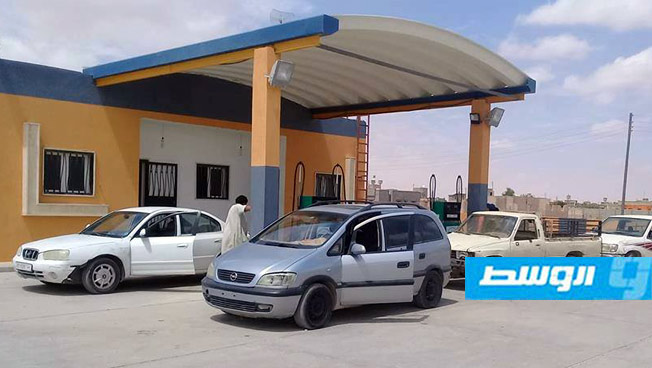 توزيع شحنات الوقود على 12 محطة توزيع في بني وليد
