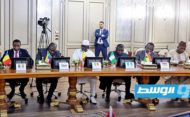 رئيس حكومة «الوحدة الوطنية الموقتة» عبدالحميد الدبيبة يجتمع مع سفراء الدول العربية والأفريقية والإسلامية، الأربعاء 3 يناير 2023 (منصة حكومتنا)