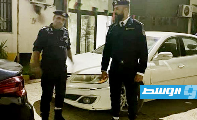 ضبط سيارتين مطلوبتين في طرابلس