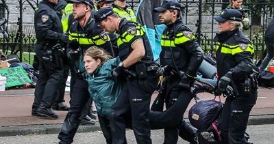 سقوط جرحى جراء إطلاق الشرطة الهولندية النار على مظاهرة ضد إجراءات «كورونا»