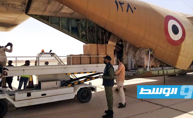 مطار سبها يستقبل شحنة مساعدات طبية مقدمة من مصر