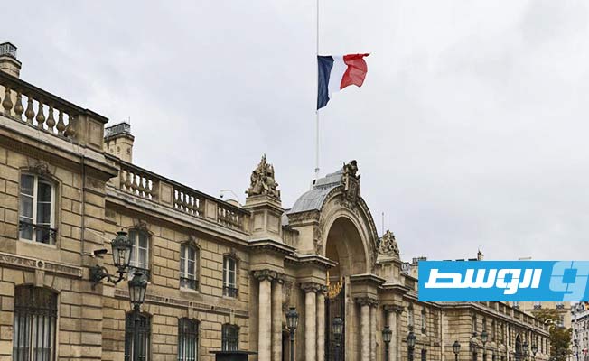 لماذا رفض رؤساء بلديات في فرنسا تنكيس الأعلام حدادا على ملكة بريطانيا؟