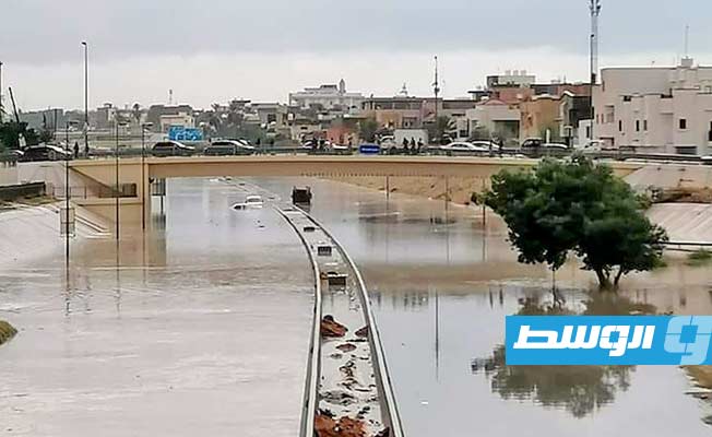 آثار الأمطار في شارع الطريق السريع بالعاصمة طرابلس، 9 سبتمبر 2023. (بوابة الوسط)