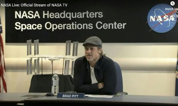 براد بيت يتحدث مع رائد فضاء في المحطة الدولية