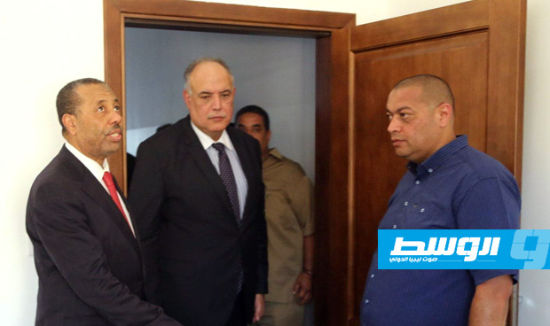 رئيس الحكومة الموقتة يفتتح مقر إدارة مصلحة الأحوال المدنية فرع بنغازي