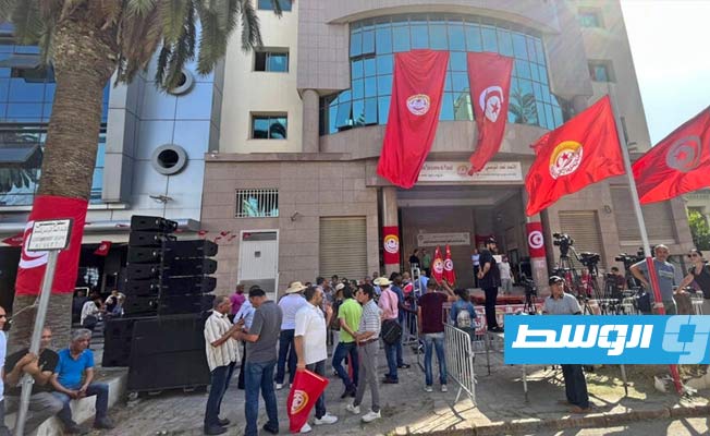 إضراب يشل حركة النقل البري بتونس في أول تحرك مناهض للحكومة خلال 2023