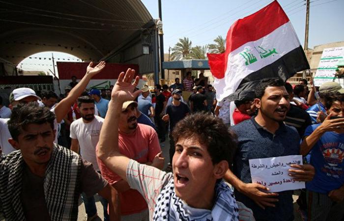 تظاهرة جديدة أمام مقر محافظة البصرة بالعراق