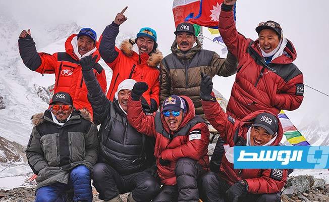 فريق نيبالي يتسلق ثاني أعلى قمة في العالم للمرة الأولى خلال الشتاء