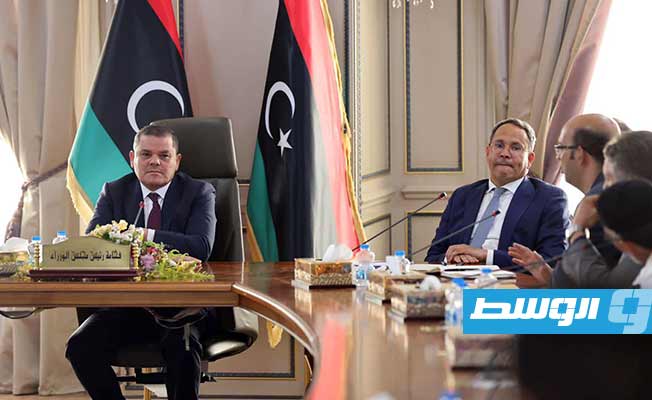 رئيس حكومة الوحدة الوطنية الموقتة عبد الحميد الدبيبة يلتقي عددا من أعيان ومشايخ ترهونة. الأربعاء 18 مايو 2022 (صفحة الحكومة على فيسبوك)