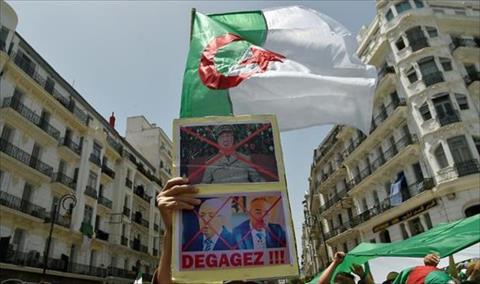 الجزائريون في أول جمعة بعد رمضان: «ارحلوا جميعا»