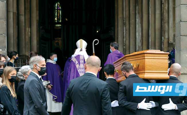 بحضور آلان ديلون.. جنازة عائلية لبلموندو