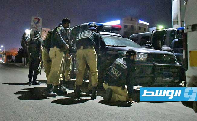 مقتل 9 شرطيين في هجوم انتحاري استهدف مركبتهم بباكستان