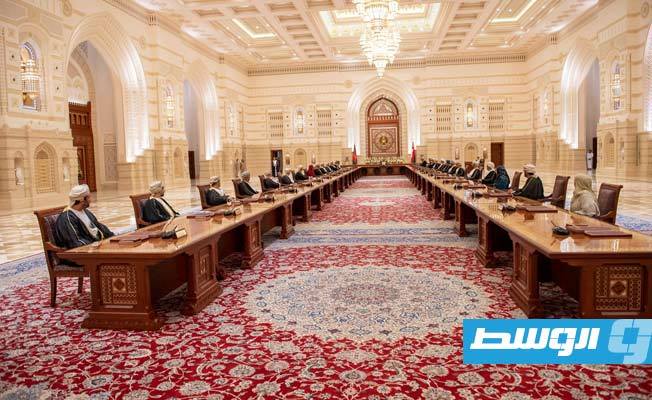 الوزراء الجدد في عمان يؤدون اليمين أمام السلطان هيثم